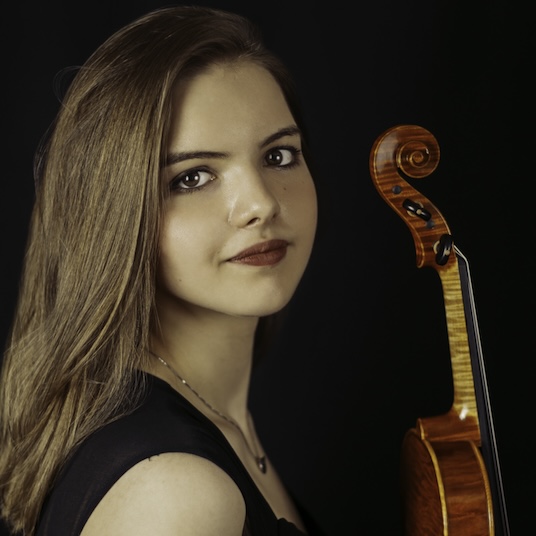 Foto von Emilsson_Hanna_Rosa_2026_07.jpeg
